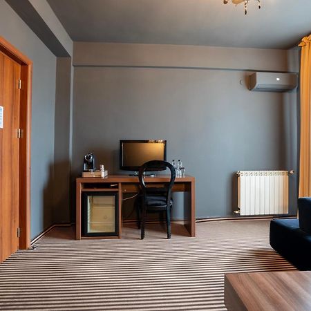Alex&George Boutique Hotel Клуж-Напока Экстерьер фото
