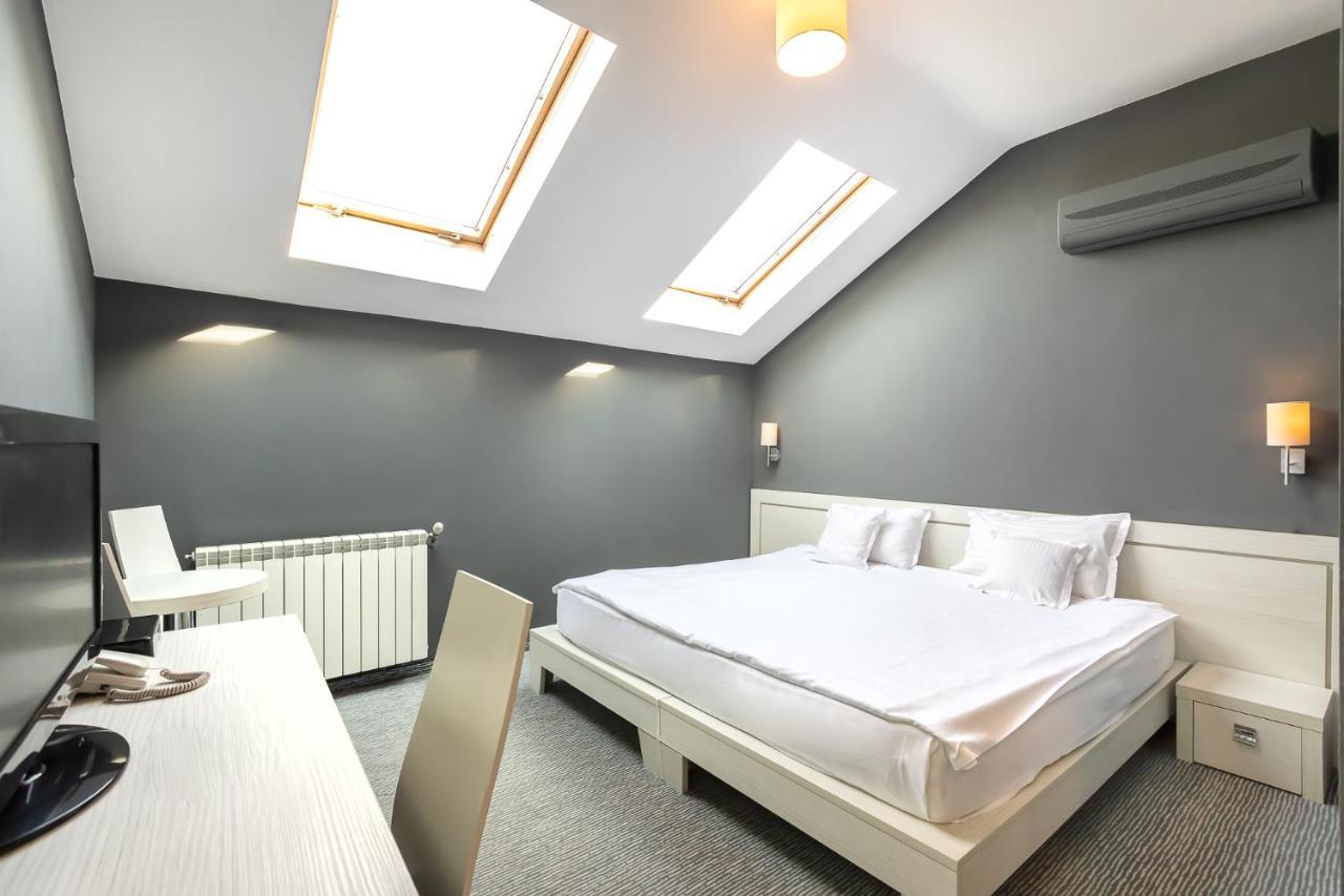 Alex&George Boutique Hotel Клуж-Напока Экстерьер фото