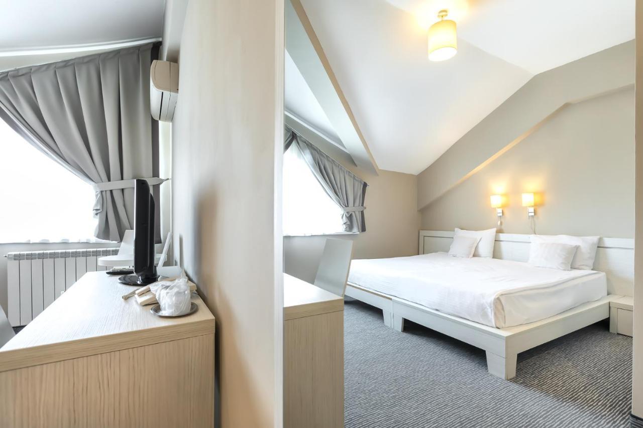 Alex&George Boutique Hotel Клуж-Напока Экстерьер фото