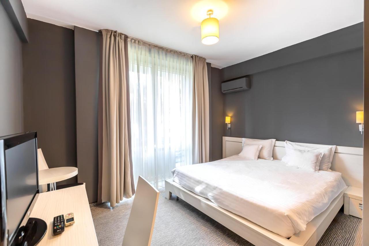 Alex&George Boutique Hotel Клуж-Напока Экстерьер фото