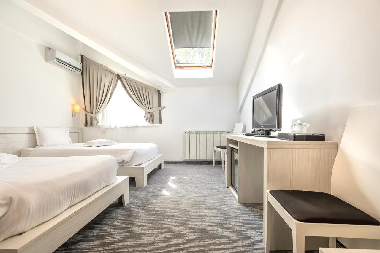 Alex&George Boutique Hotel Клуж-Напока Экстерьер фото