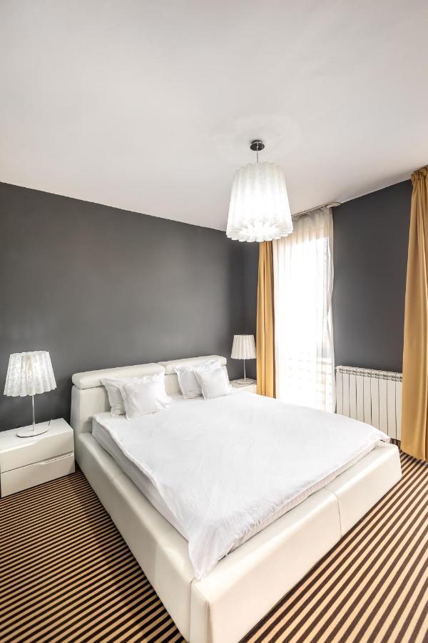 Alex&George Boutique Hotel Клуж-Напока Экстерьер фото