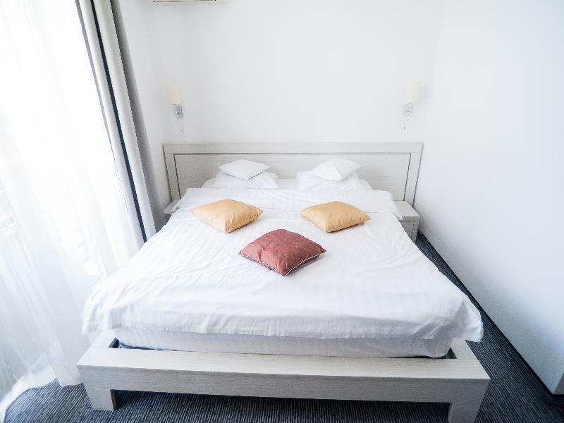 Alex&George Boutique Hotel Клуж-Напока Экстерьер фото