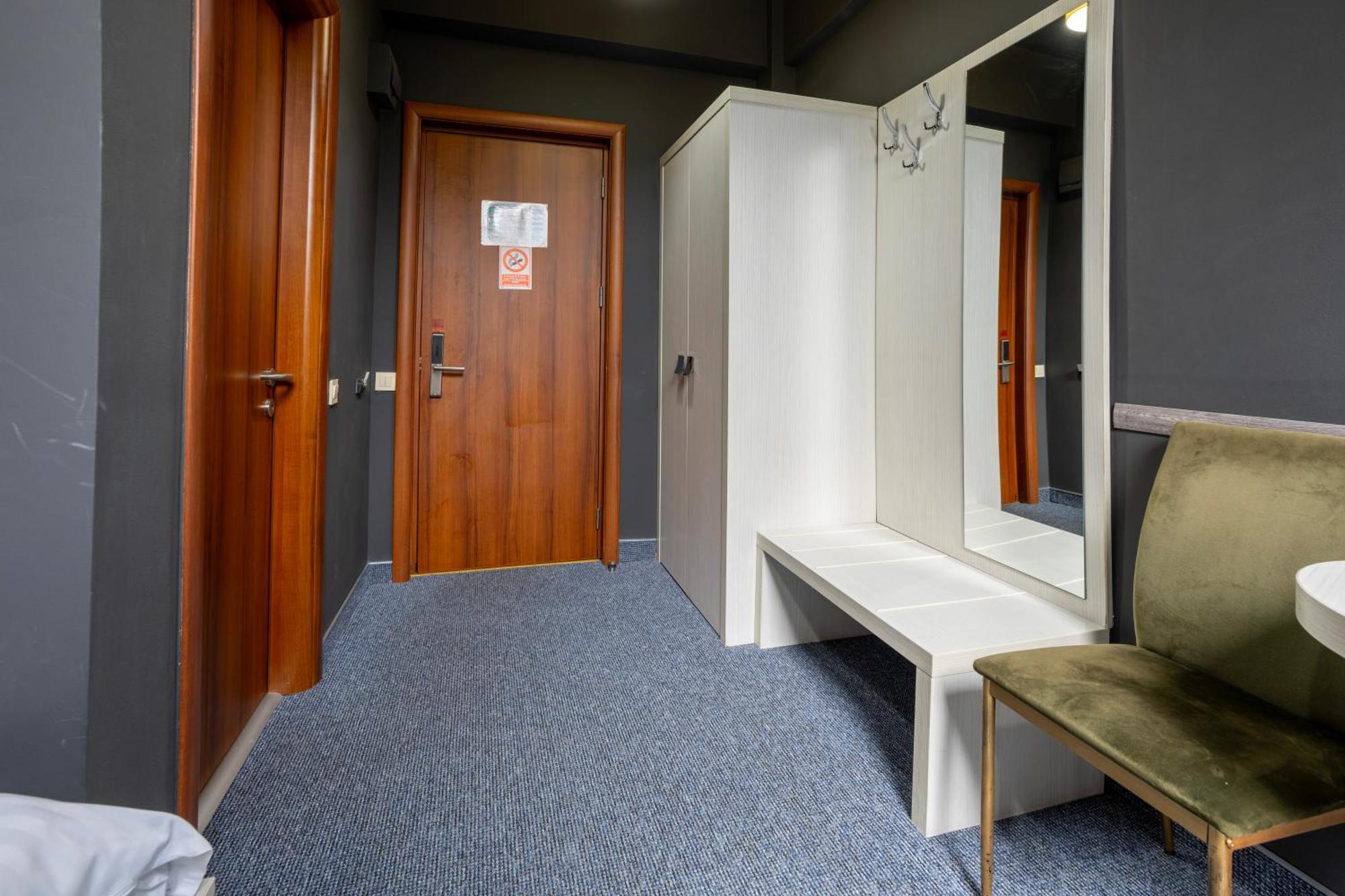 Alex&George Boutique Hotel Клуж-Напока Экстерьер фото