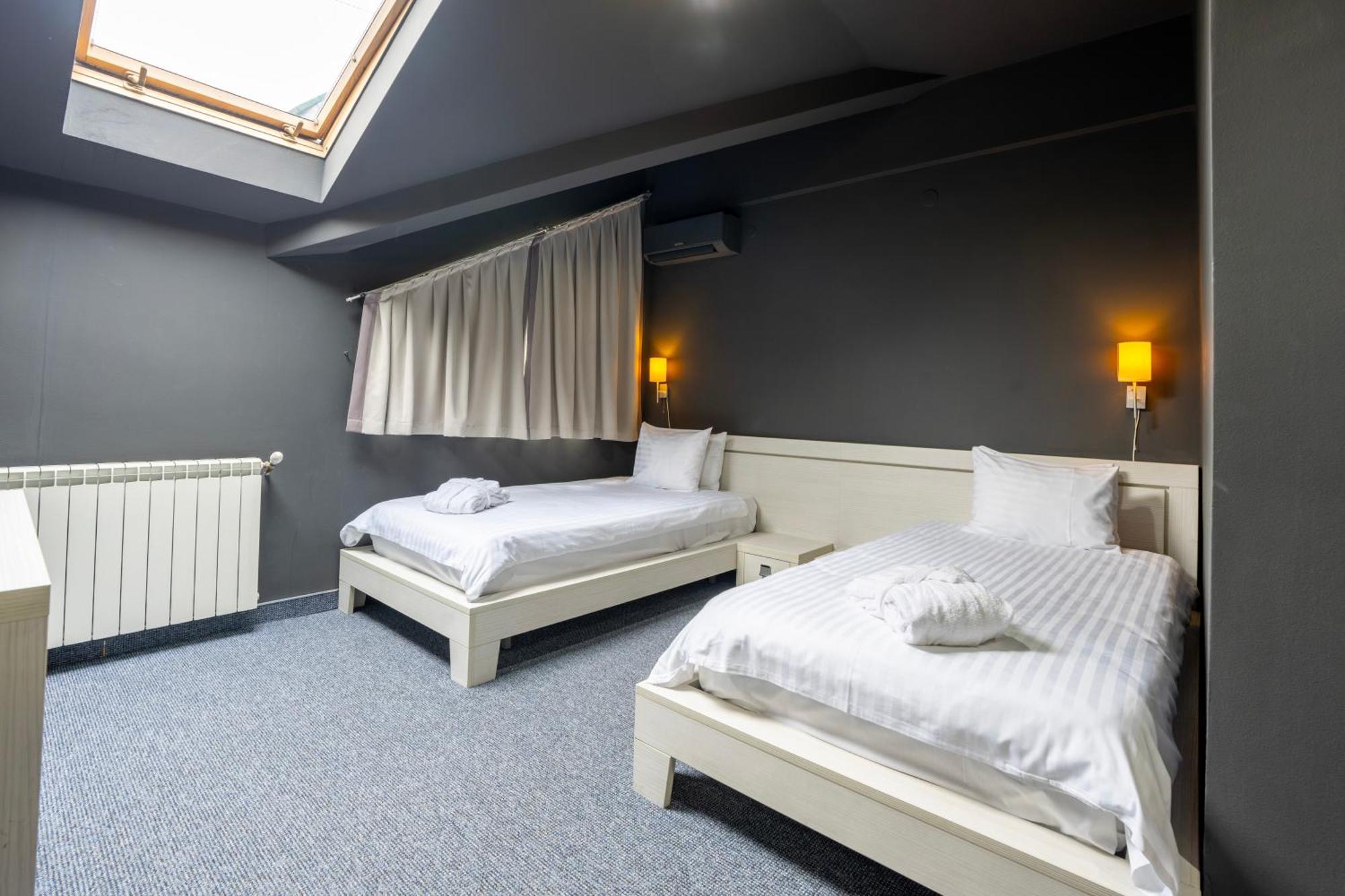 Alex&George Boutique Hotel Клуж-Напока Экстерьер фото