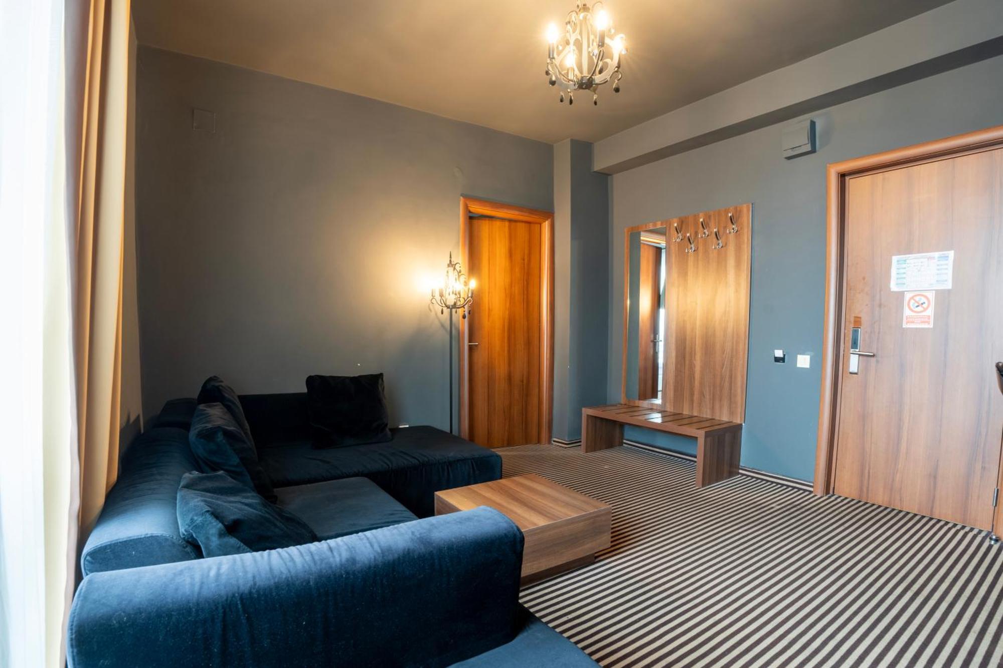 Alex&George Boutique Hotel Клуж-Напока Экстерьер фото