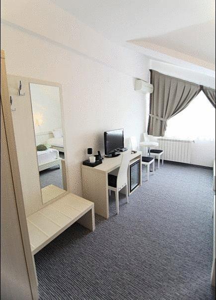 Alex&George Boutique Hotel Клуж-Напока Экстерьер фото